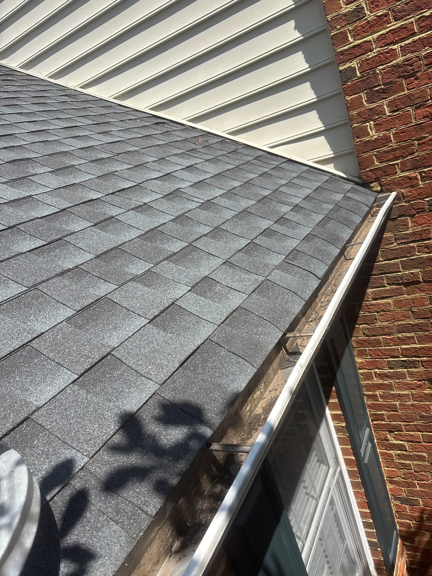 Advanced Power Cleaning Completes Professional Gutter Cleaning Project in Glen Allen, VA
