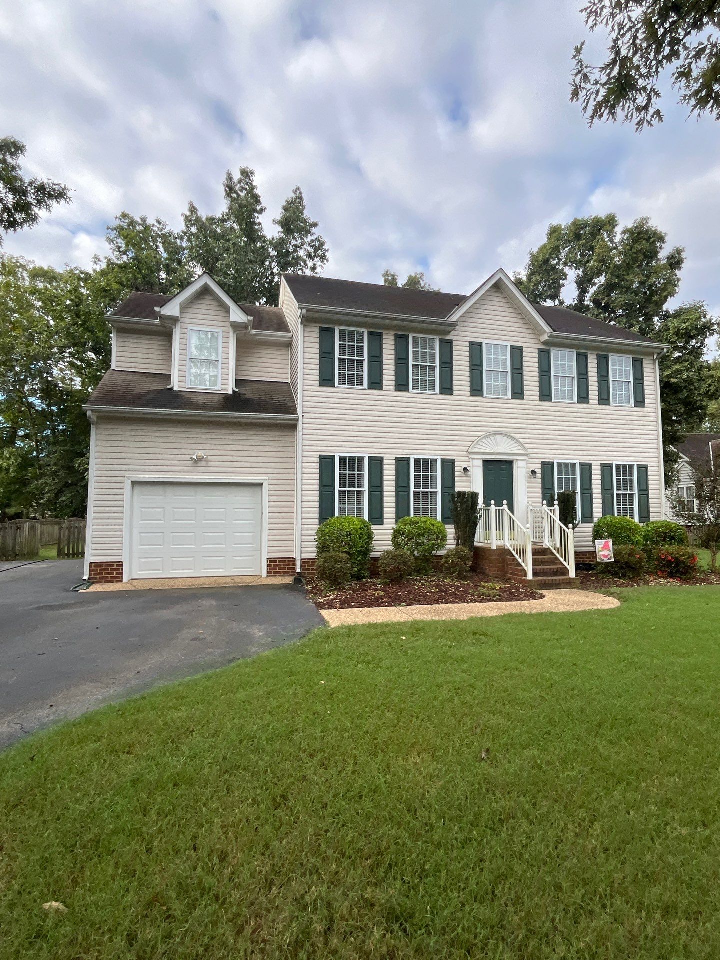 Advanced Power Cleaning Restores Curb Appeal with Professional House Washing and Front Walkway Cleaning in Mechanicsville, VA