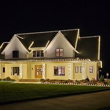 APC-Illumination-Creates-a-Dazzling-Holiday-Lighting-Display-in-Richmond-VA 2